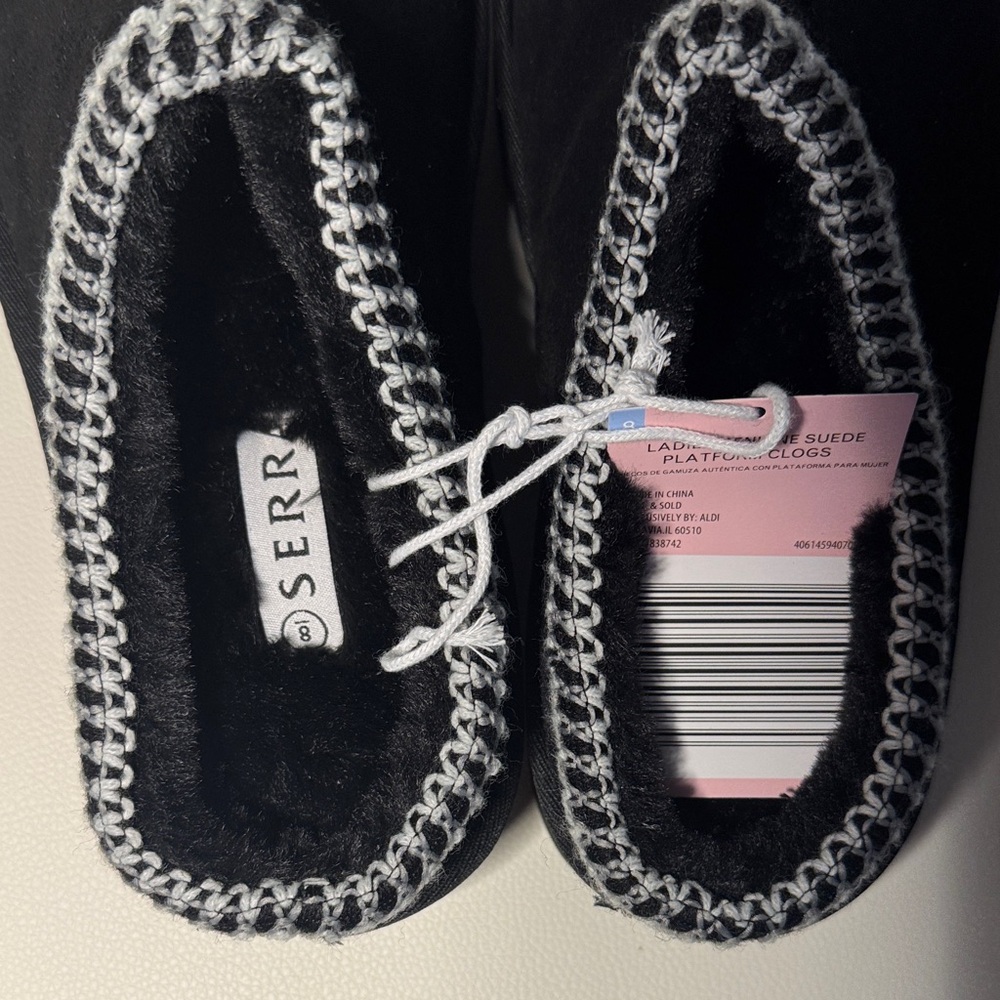 NWT Serra Women’s Black Genuine Suede Platform Clogs - Picture 6 of 6